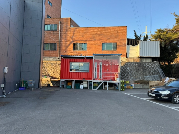 일련번호 4 토지 북측에 위치한 컨테이너(평가제외)