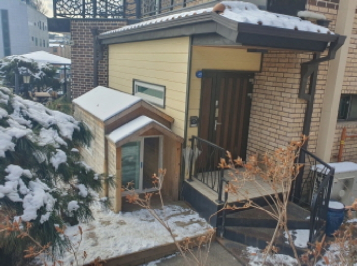 현장사진(건물 출입문)