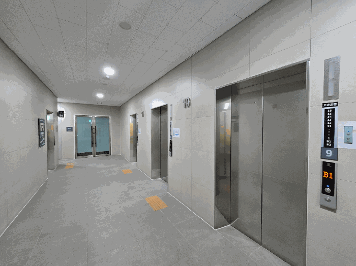 10층 엘리베이터실