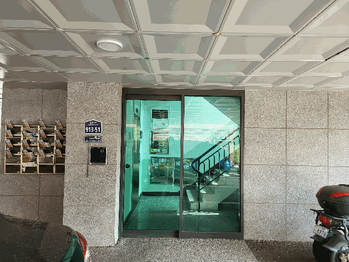 건물 1층 공동출입구