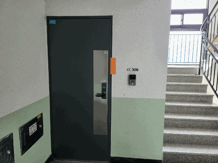 3층 306호