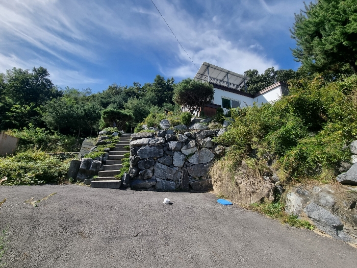 동측 진입로 부