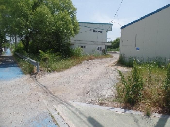 기호 1. 출입구 및 잡종지 상태임.