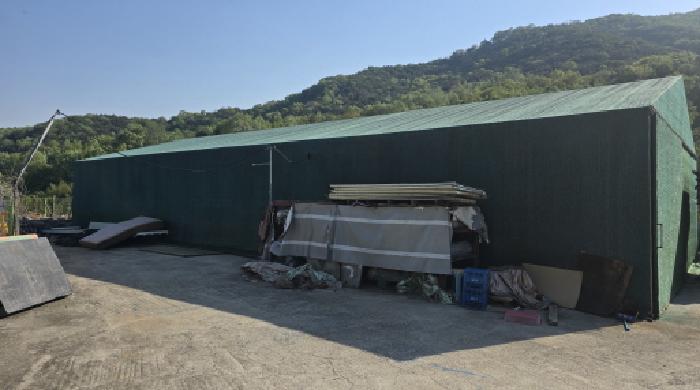 경북 칠곡군 동명면 송산리 655, 653-6,654-2.(백송로 631)지상공장의 제시외 창고동의 전경