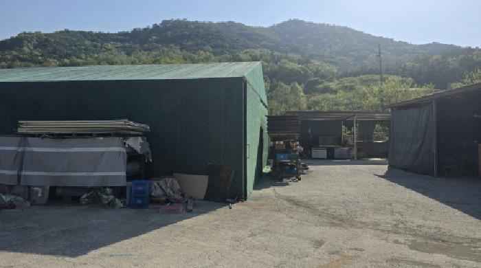 경북 칠곡군 동명면 송산리 655, 653-6,654-2.(백송로 631)지상공장의 제시외 창고동의 전경