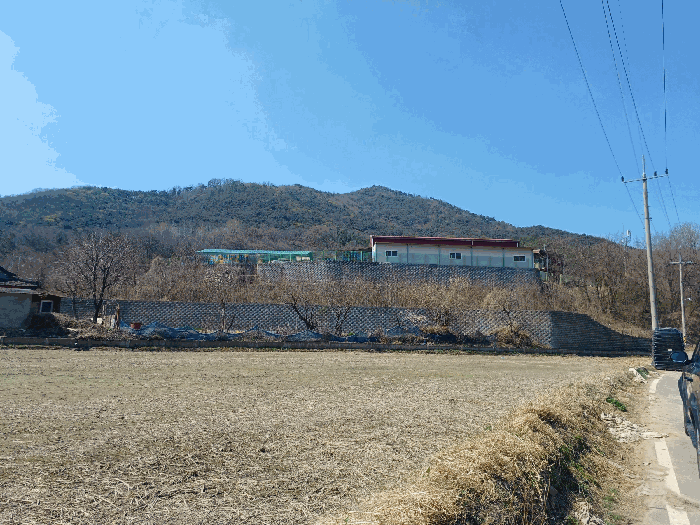 본건 전경 - 동측 인근에서 촬영