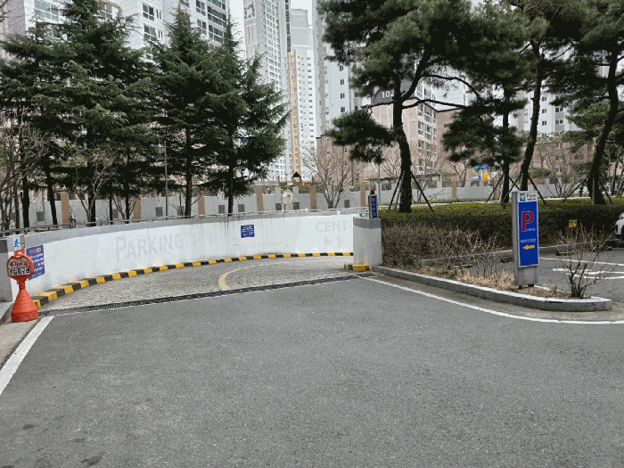 본건 지하주차장 출입구