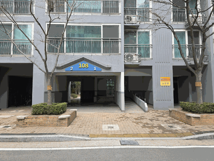 본건 1층 출입구 전경