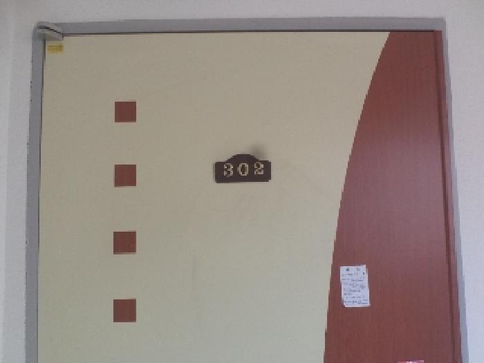 목록2. 302호 출입문