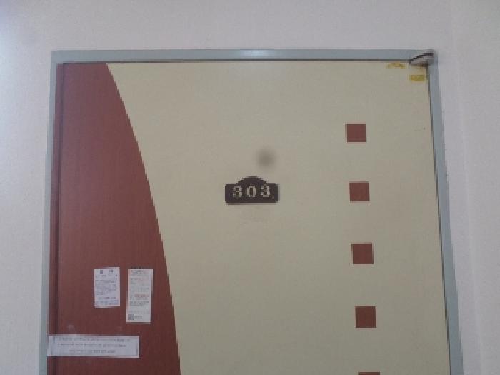 목록2. 303호 출입문