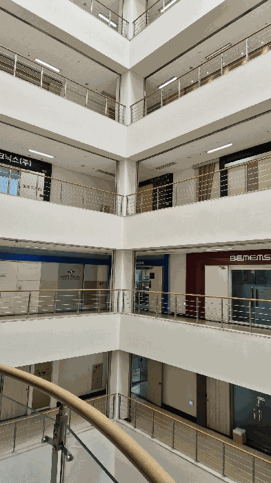 본건 소재 위치 모습 (코너 부분임) 
( 사진 아래로부터 6, 7, 8, 9층임)