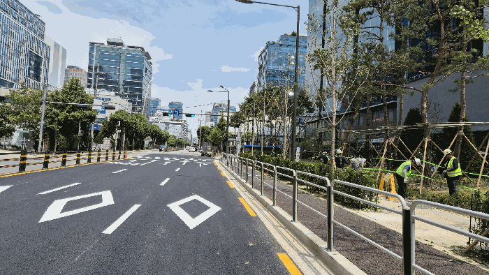 인접도로 모습
(본건 건물은 우측에 소재)