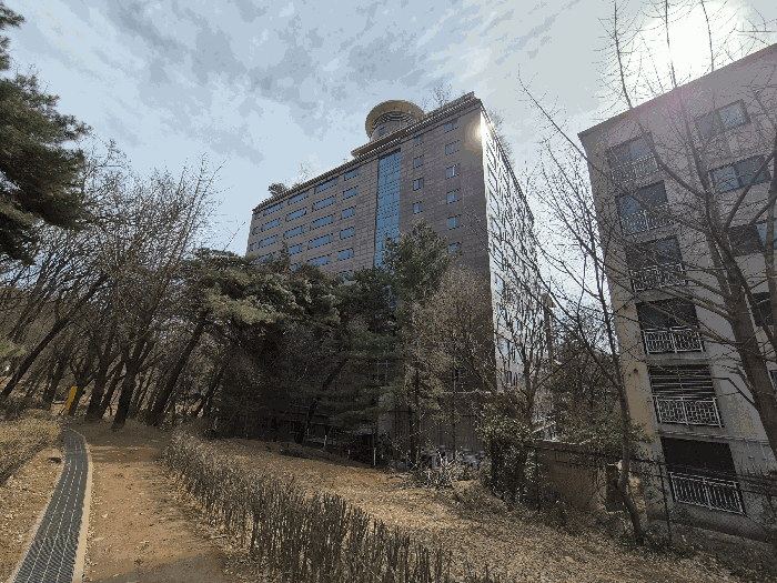 대상물건 북서측에서 촬영