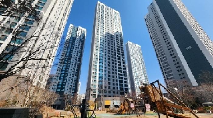 건물 전경(정면, 가운데 사진)