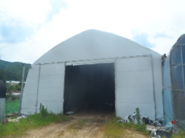 기호 1번 지상에 소재하는 것으로 보이는 제시외 대형비닐하우스