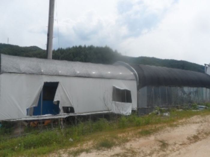 기호 1번 지상에 소재하는 것으로 보이는 제시외 소형비닐하우스