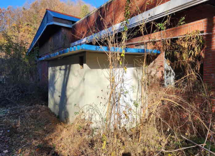 충청북도 영동군 심천면 약목리 493-1,493-6
㉠판넬조 판넬 지붕 창고