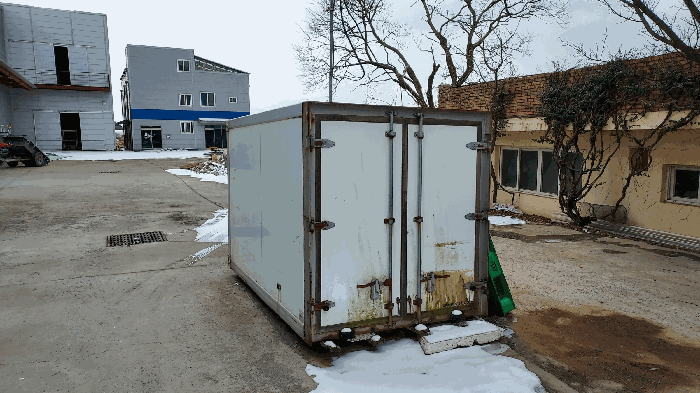 본건 기호 1 소재 탑차 화물칸 부분