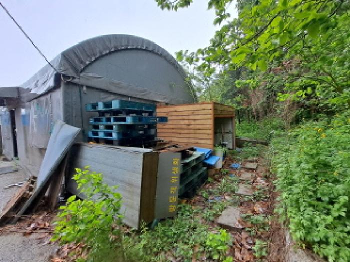 목록 1 서남쪽 제시외 천막 창고 옆 조립식 창고 등