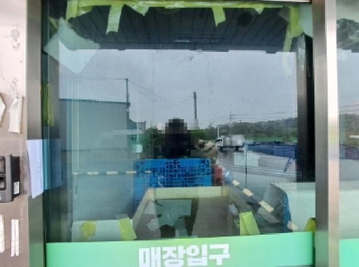 목록 3 에이동 출입문(안내문)