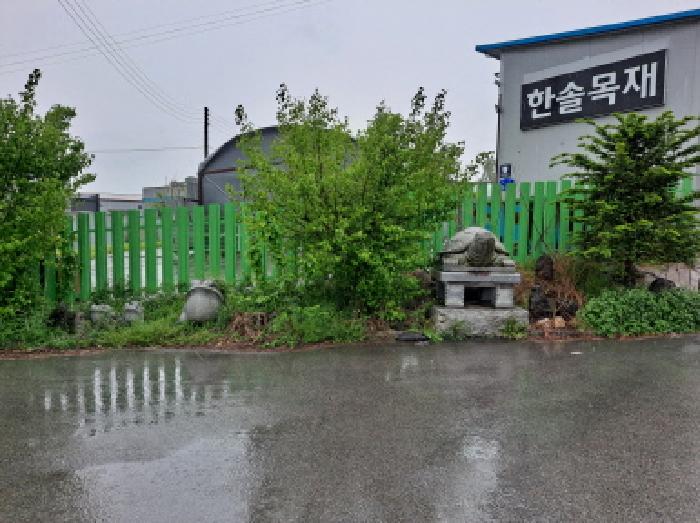 남쪽 중간부분 정원석 등