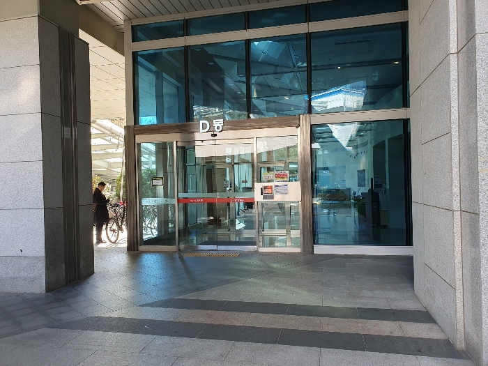 본건 출입 통로