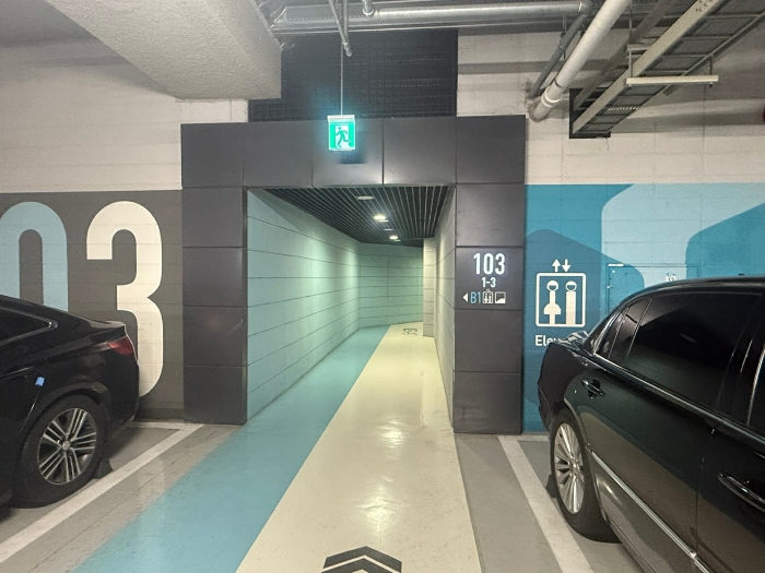 지하 공동출입구