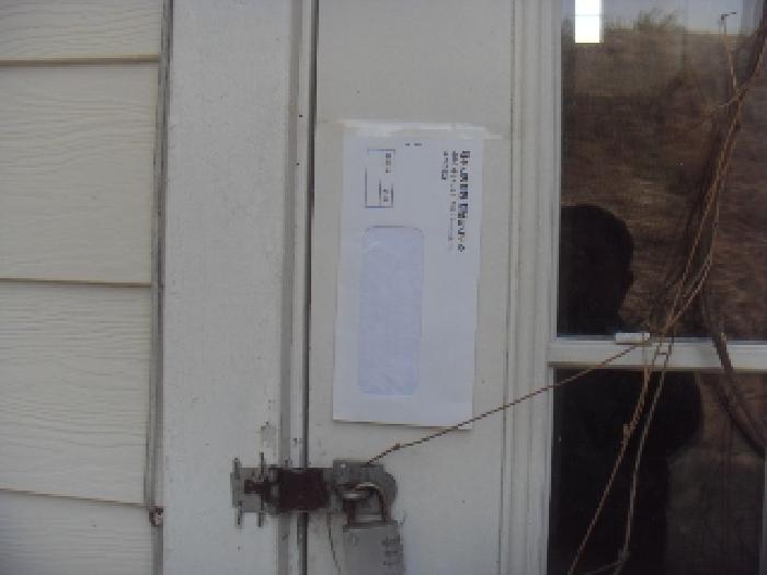 소재지4(이어도로 139, 에이동호) 제시건물 1층 출입문 안내문 부착 사진