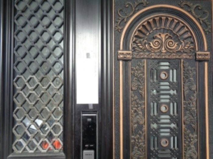 - 소재지 2(광양2길 14) 제시 건물 4층 출입문 안내문 부착 