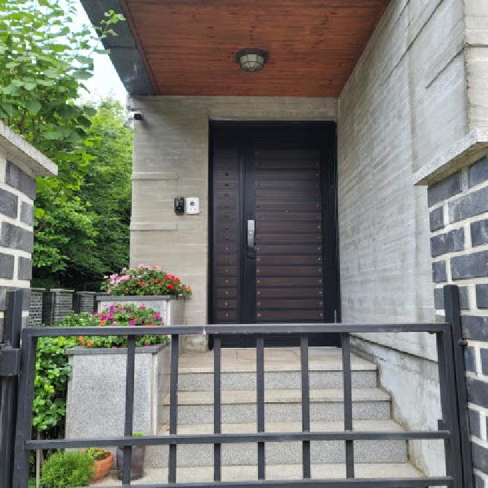 현관 출입구 전경