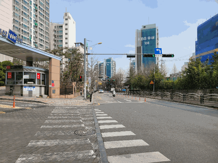 남동측 도로 및 주변