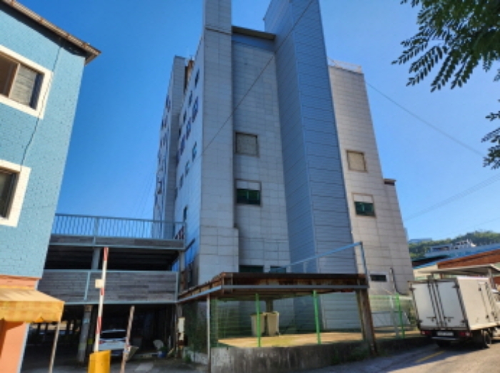 목록 5~13 건물 측면 전경