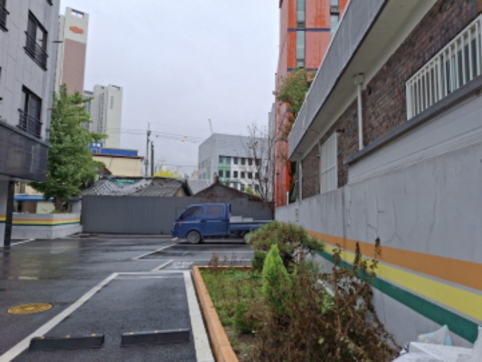 건물 뒷쪽 모습