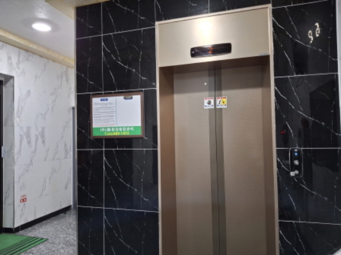 1층 승강기실 모습