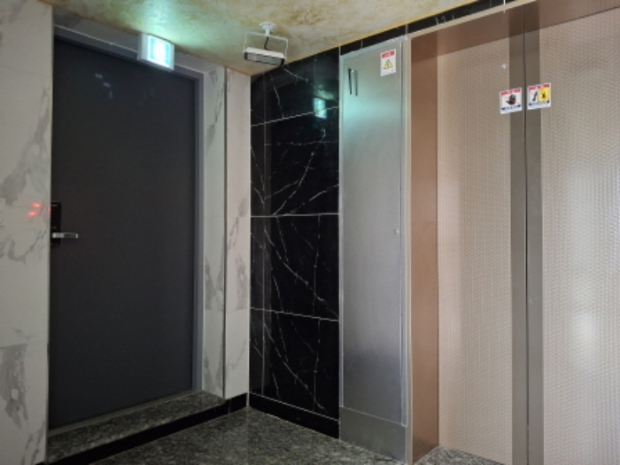 5층 제시외 건물(승강기실, 계단실) 모습