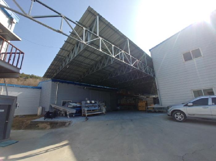 제시외 철골 등 창고 시설물 모습5