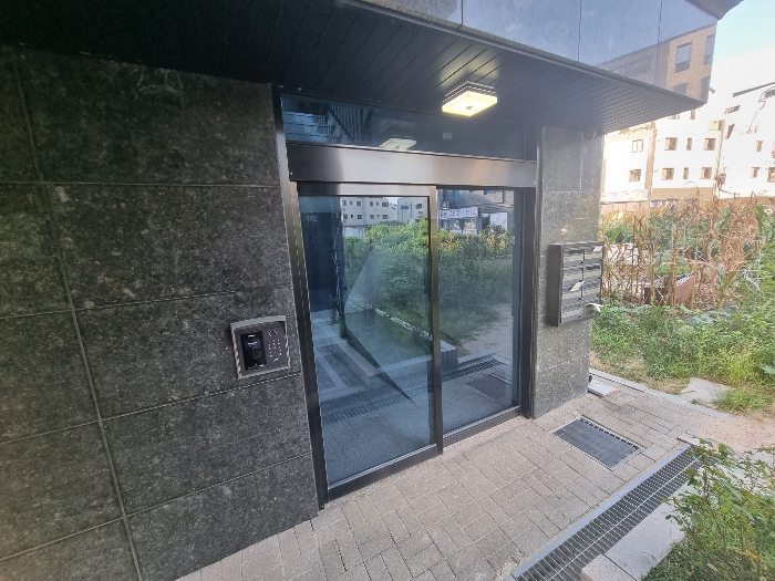 기호(2) 공동현관문 전경