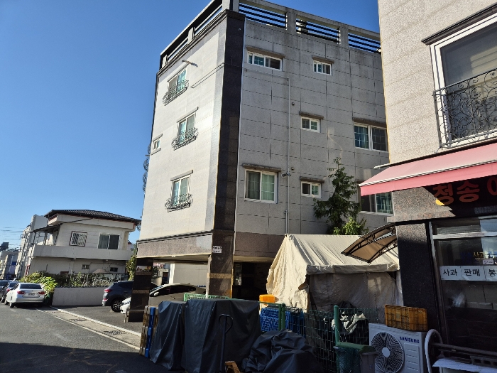 [본건 토지(1) 및 건물(3) 원경 및 주위환경]