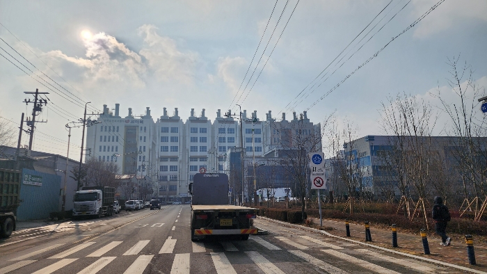 대상물건 소재 건물 전경 및 주위환경