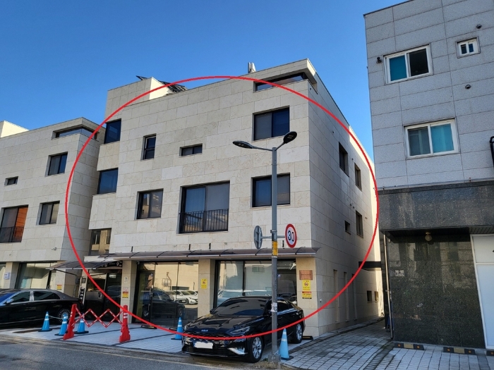 건물 서측 전경