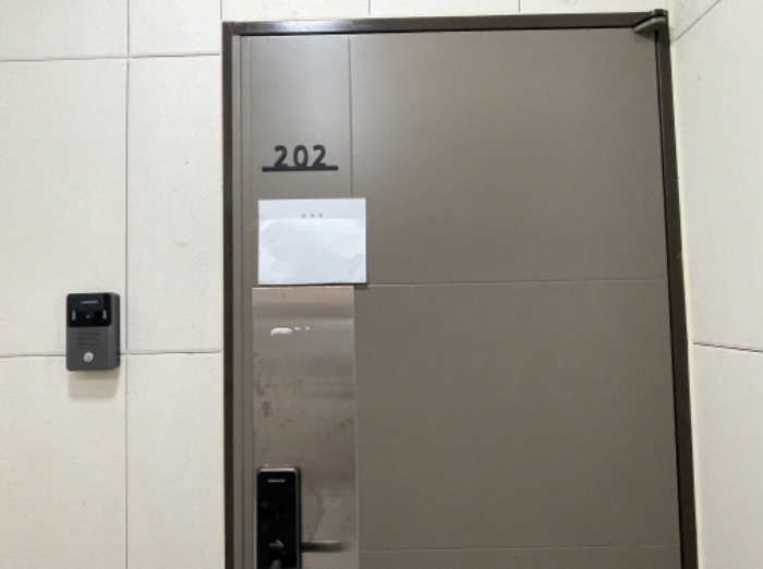 전유부분출입문(202호)