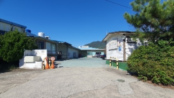 본건 공장 입구 및 전경