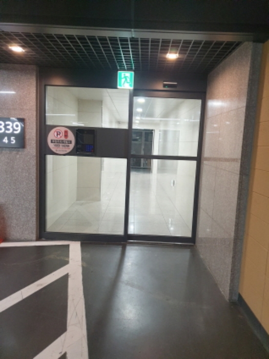 건물 출입구(339동 4~5라인)