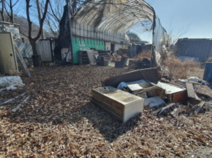 현장사진(지월리 473-1, 473-13, 473-14 주변 지장물 콘테이너등)