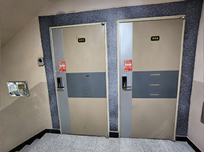 기호(2) : 3 층 (201호, 202호)