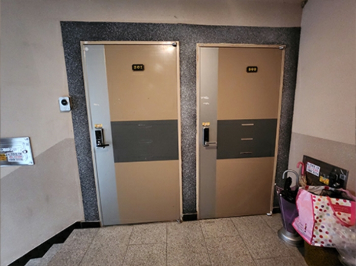 기호(2) : 4 층 (301호, 302호)