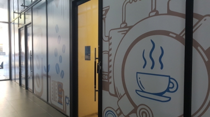 * 본건 목적물 출입문 전경(내부통로)