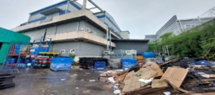 목록1,2 토지,건물 일부(제시외 천막시설 등) 전경