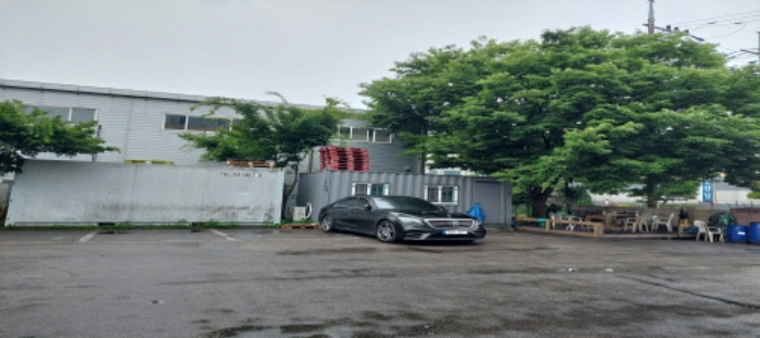 목록1 토지 일부(제시외 컨테이너박스 2개동) 전경