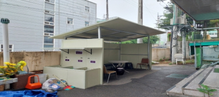 목록1 토지 일부(제시외 판넬조시설) 전경